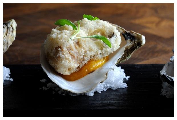Huîtres tempura croustillantes avec purée d'abricots
